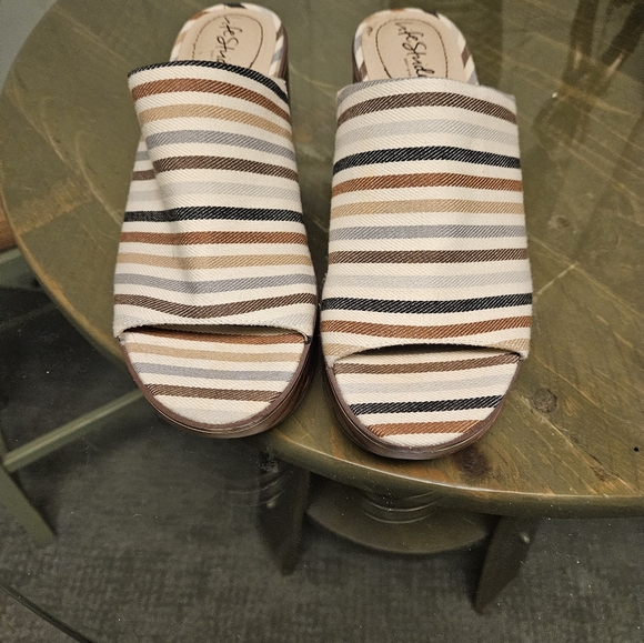 Clogs - Picture 5 of 5